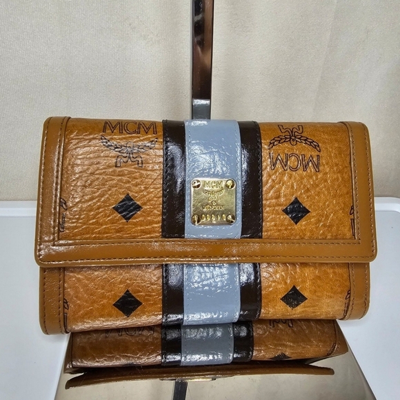 ✨️🩵 MCM TRIFOLD WALLET ✨️🩵 - Picture 2 of 10
